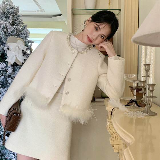 ID:1110 - Winter woolen coat for women, heavy-duty beaded collar coat, elegant Chanel style suit